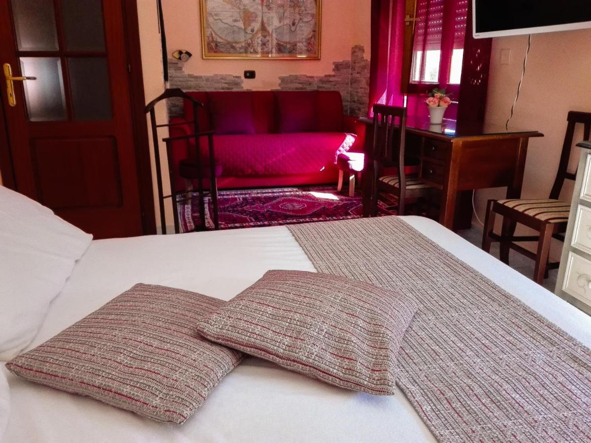 La Rosa - Elegant Rooms Sassari Buitenkant foto