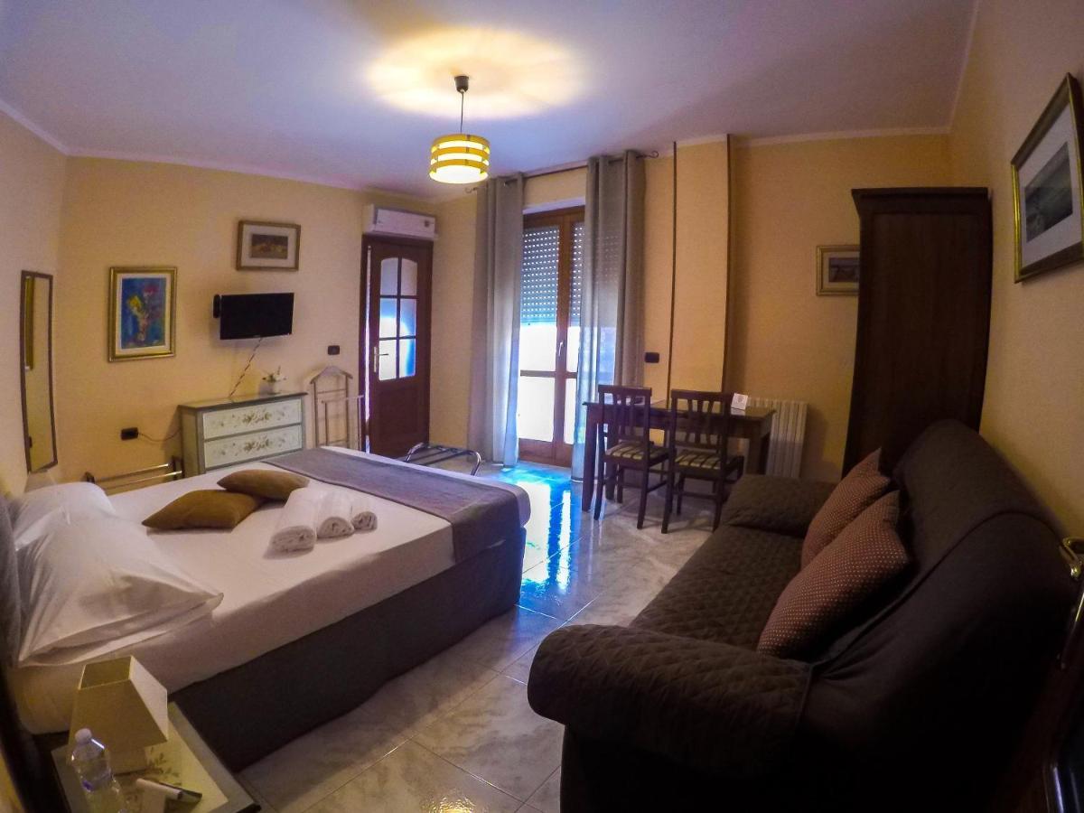 La Rosa - Elegant Rooms Sassari Buitenkant foto