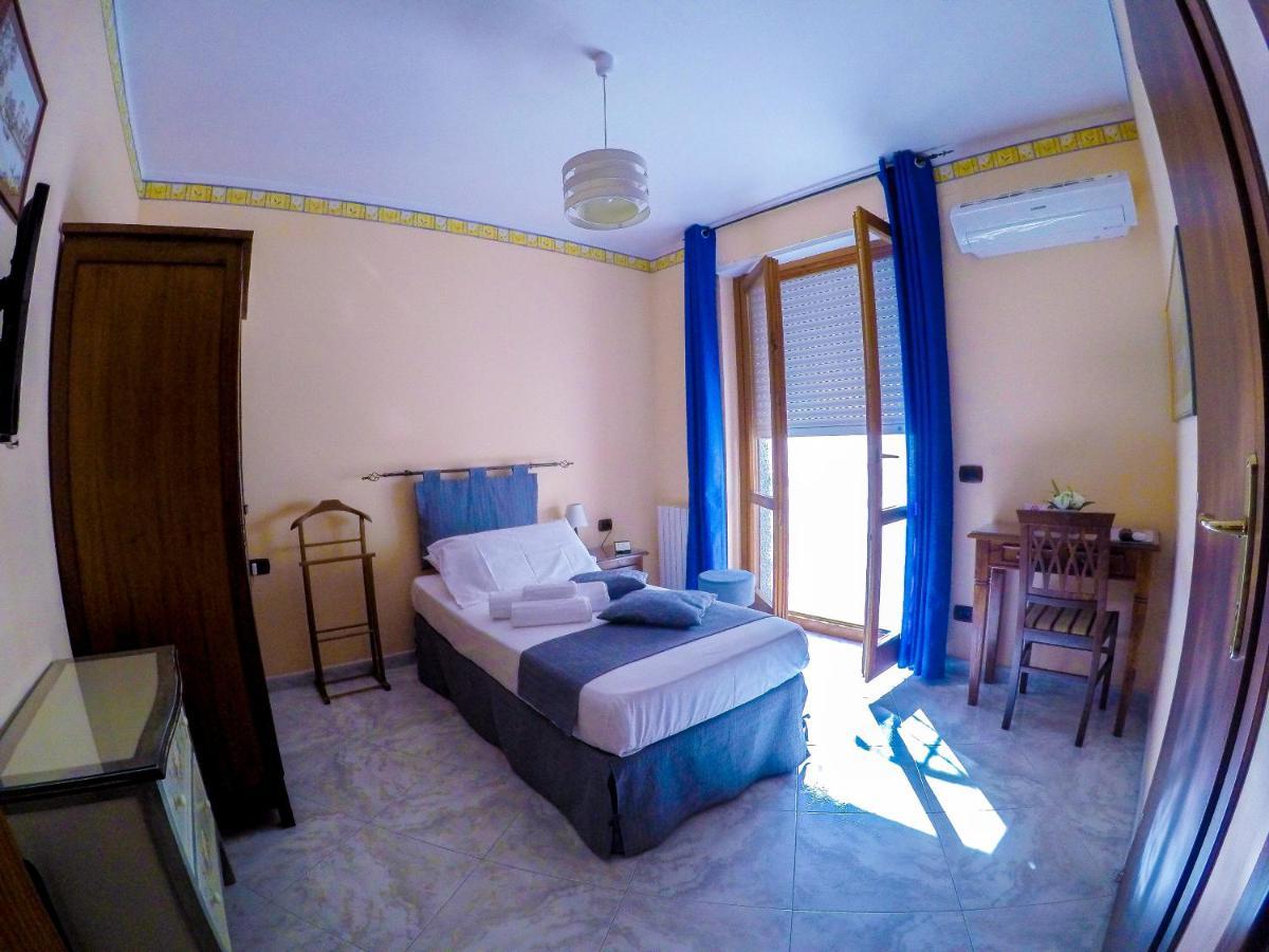 La Rosa - Elegant Rooms Sassari Buitenkant foto