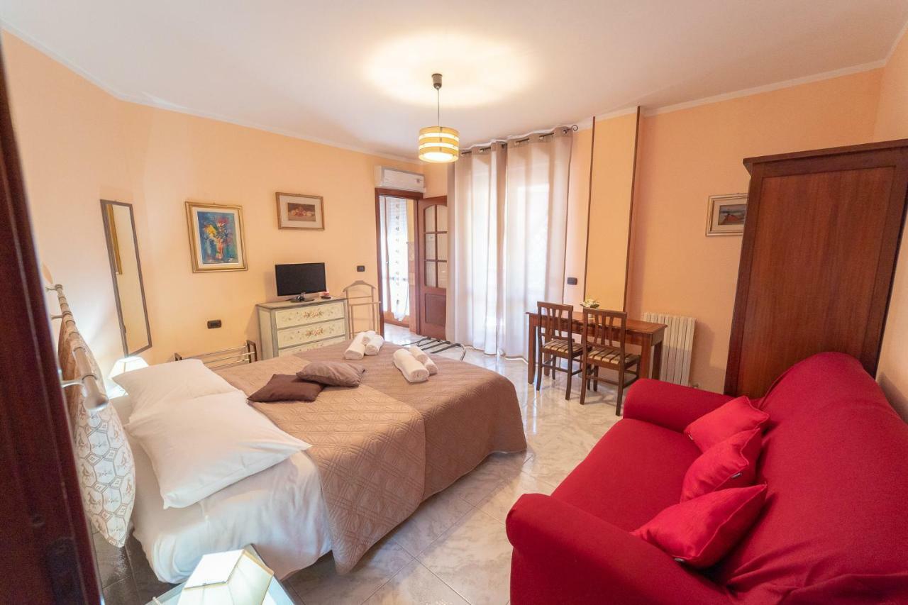 La Rosa - Elegant Rooms Sassari Buitenkant foto