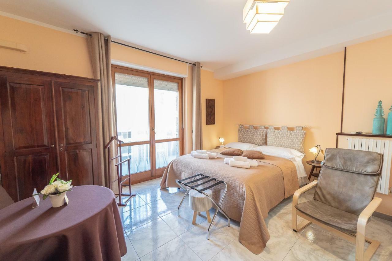 La Rosa - Elegant Rooms Sassari Buitenkant foto