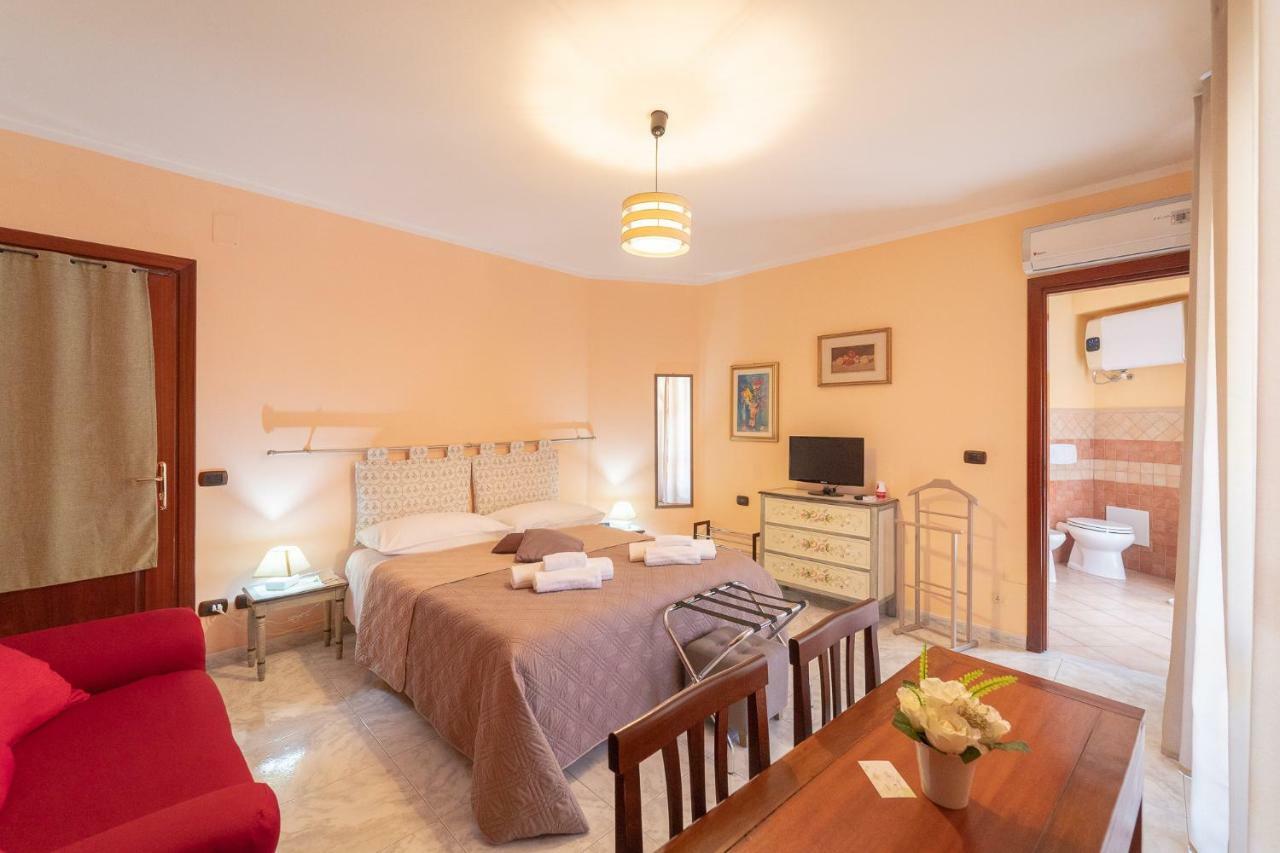La Rosa - Elegant Rooms Sassari Buitenkant foto