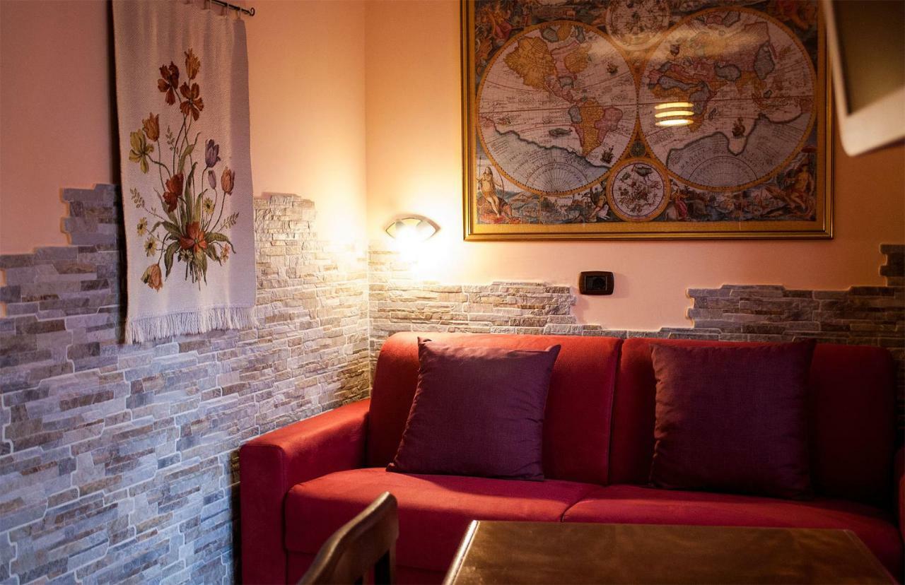 La Rosa - Elegant Rooms Sassari Buitenkant foto