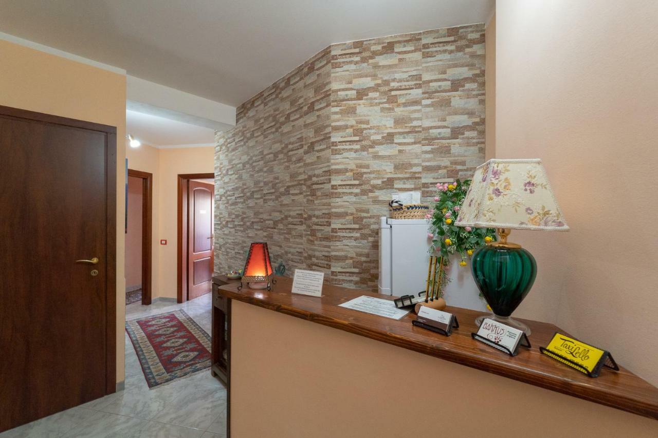 La Rosa - Elegant Rooms Sassari Buitenkant foto